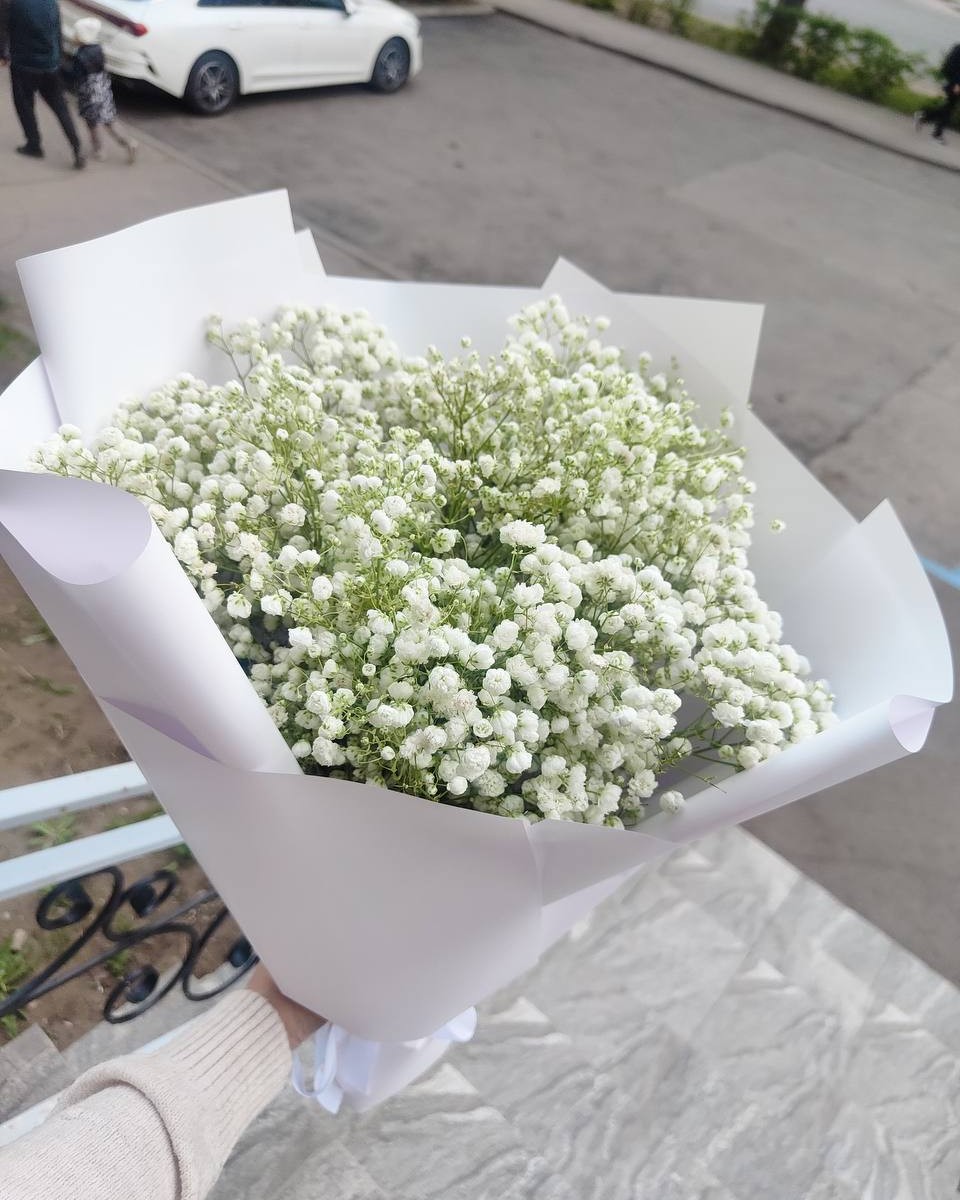 Букет с розами и фрезиями – доставка цветов по Астане для вашего важного дня